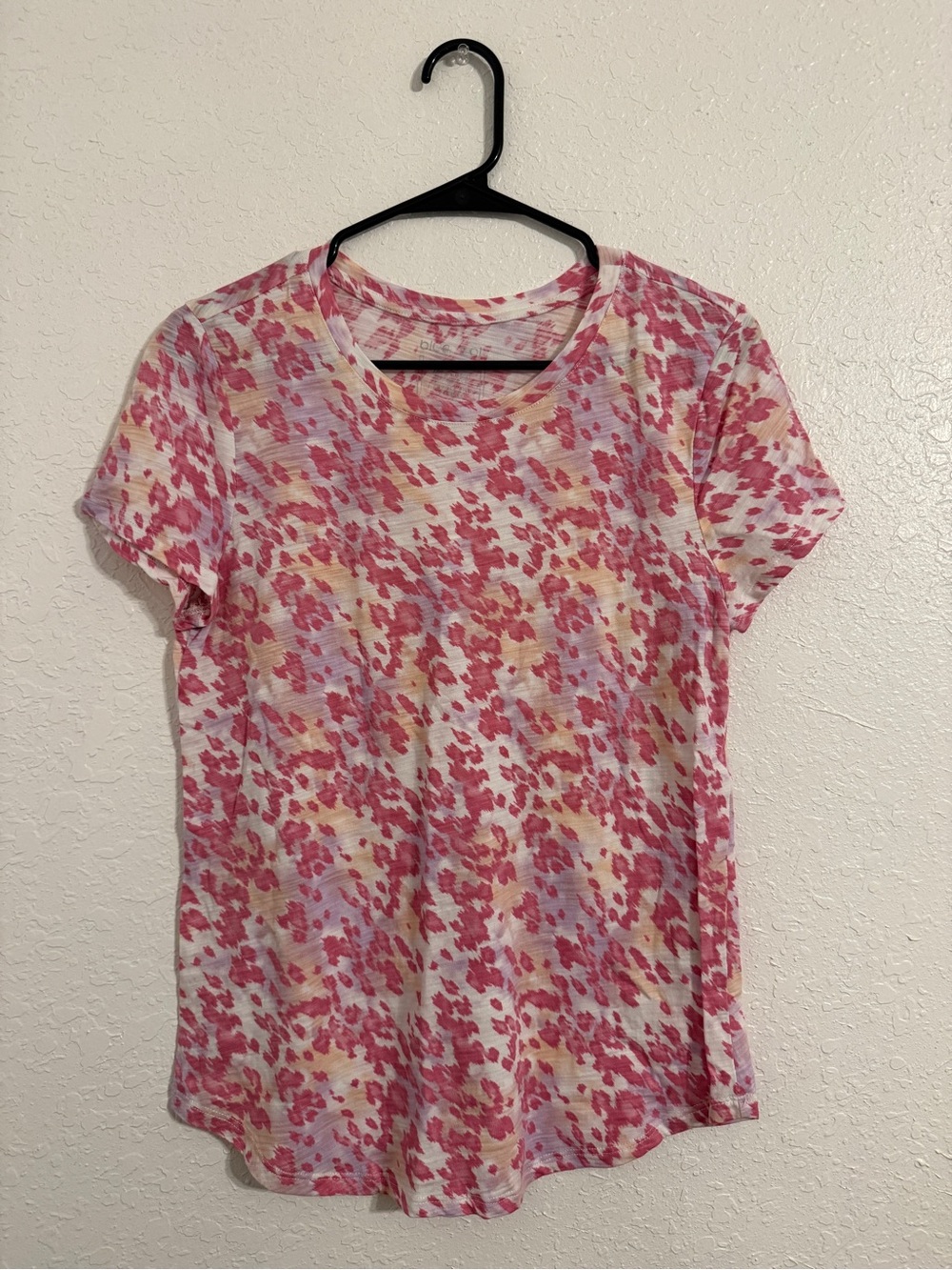 Blue Sol Women's Short Sleeve Shirt Top Round Neck Pink White Leopard Size M